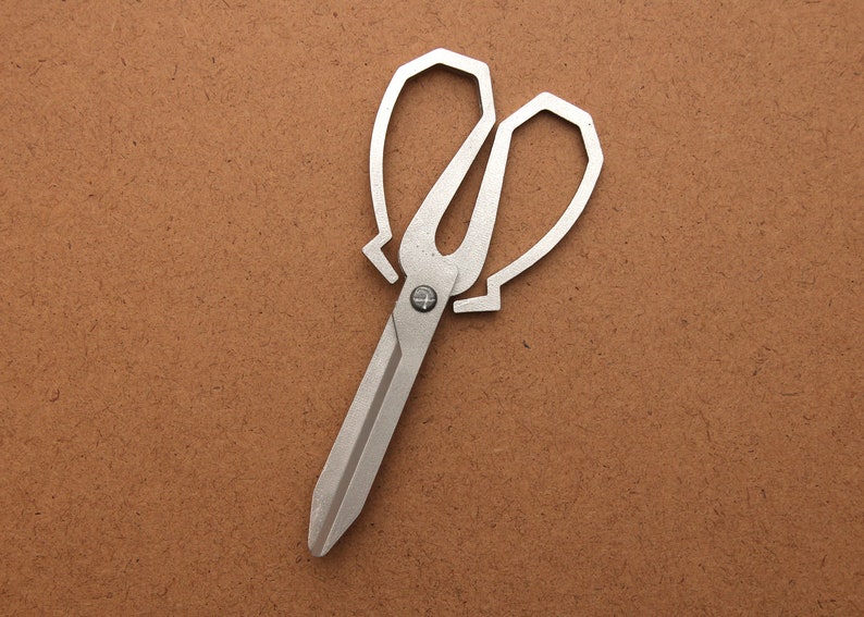 ножницы семь. ножницы в чехле для школы. телескопические ножницы на 3d принтере. киллер с ножницами севен. ножницы 7.