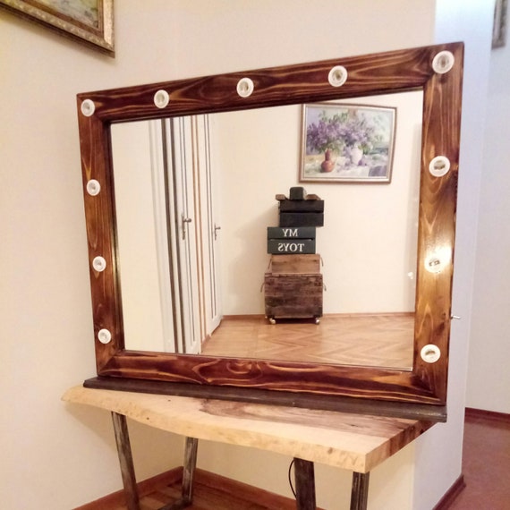 hollywood mirror with lights