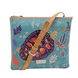 Bolso bandolera Ivy Cork, vegano, resistente al agua, sin crueldad animal, ligero, tipo cartera, correa ajustable, fabricado en Portugal.