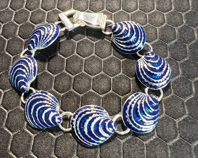 Seashell Bracelet Navy and Silver Made of Sterling Silver