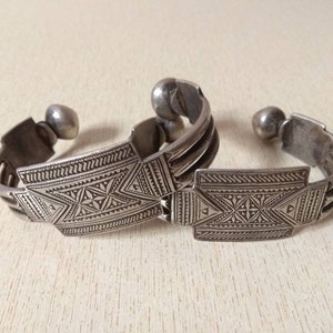 Antique Silver Anklet Bracelets: Moroccan Engraved Jewelry