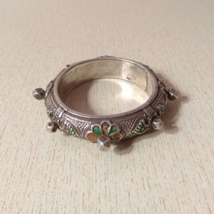 Antikes Silber Berber Armband aus Marokko mit Emaille, Berber Armbänder, marokkanischer Schmuck