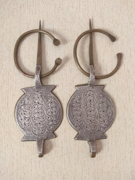 Pair of Antique Silver Berber Fibulae "TIZERZAI" f