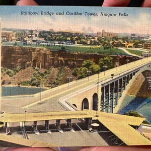 Carte postale antique fraîche de linge de pont d’arc-en-ciel et tour de Carillon aux chutes de Niagara, New York