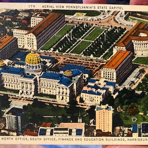 Superbe carte postale en lin antique de la vue aérienne du Capitole de l’État: musée, bureaux, bâtiments financiers et éducatifs, Harrisburg, Pennsylvanie