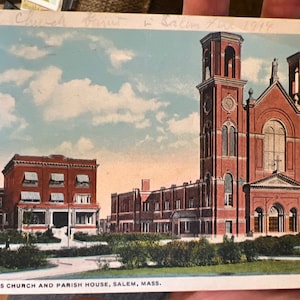 Schöne antik kolorierte Postkarte von St Joseph es Church and Kirchhaus in Salem, Massachusetts