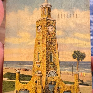 Carte postale antique fraîche de linge de tour d’horloge sur la promenade à Daytona, la Floride des années 30