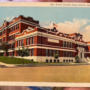 Lindo cartão postal de linho antigo da North Central High School em Spokane, Washington
