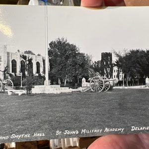 Wunderschöne antike RPPC Postkarte von Kapelle und Smythe Hall an der St John es Military Academy in Delafield, Wisconsin