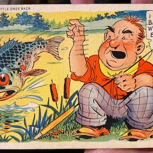 Divertente cartolina di pesca del 1940 "I Toss the Little Ones Back, I can't be Bothered with Such Bum Fish!"