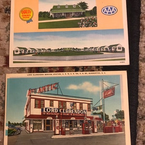 2 wunderschöne antike Leinen-Postkarten von Lord Clarendon Tankstelle, Restaurant, Cottage Court in Summerton, South Carolina