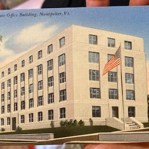 Splendida cartolina di lino antico dell'edificio per uffici statali a Montpelier, Vermont