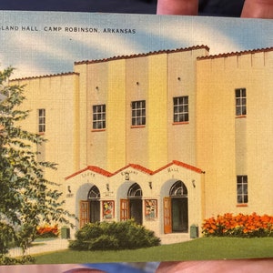 Lindo cartão postal antigo de linho de Lloyd England Hall em Camp Robinson, Arkansas