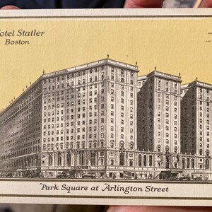 Piękna antyczna pocztówka z lnu przedstawiająca Hotel Statler w Bostonie, Massachusetts, II wojna światowa 1942