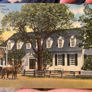 Carte postale antique belle de linge de raleigh taverne et entraîneur colonial à Williamsburg, La Virginie