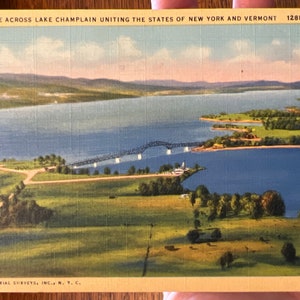 Belle carte postale en lin antique de New Bridge sur le lac Champlain unissant New York et le Vermont