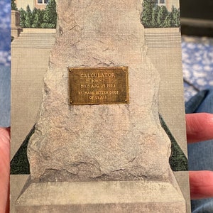 Carte postale magnifique de linge du monument de calculatrice à Bennington, Géorgie