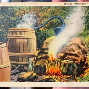 Wunderschöne Antike Leinen Postkarte von Making Moonshine in Kentucky