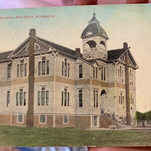 Lindo cartão postal colorido antigo do prédio de uma escola pública em Burlington, Washington, no início dos anos 1900