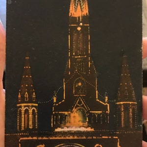 Fantástico postal antigo de Lourdes, La Basilique Illuminée Basílica de Nossa Senhora do Rosário