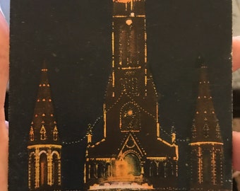 Fantastische antike Postkarte von Lourdes, La Basilique Illuminee Basilika unserer Dame des Rosenkranzes