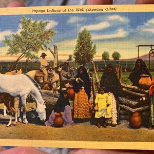 Schöne Antike Leinen Postkarte der Papago Indianer am Brunnen (mit Ollas)