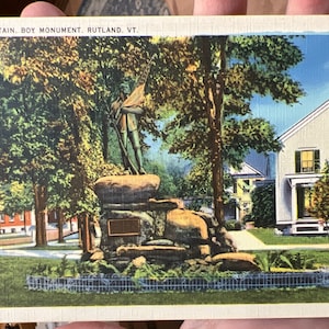 Magnifique statue de carte postale en lin antique en l’honneur du monument Green Mountain Boy à Rutland, Vermont