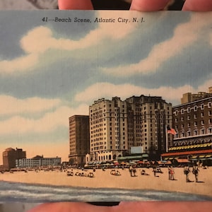 Lindo cartão postal de linho da cena da praia em Atlantic City, Nova Jersey, da década de 1930