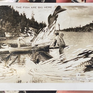 Fabelhafte antike Postkarte von Photoshopped Big Fish RPPC Echt Foto Kanadische Postkarte Co. 1948