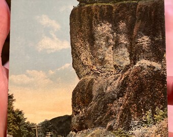 Belle carte postale colorisée du début des années 1900 d’Oneonta Bluff sur le fleuve Columbia en Oregon