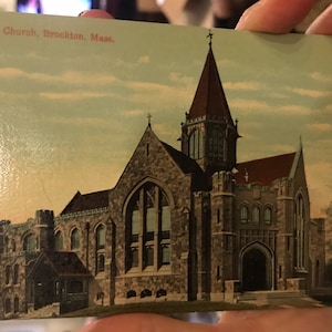 Piękna antyczna kolorowa pocztówka przedstawiająca kościół baptystów w Brockton w stanie Massachusetts