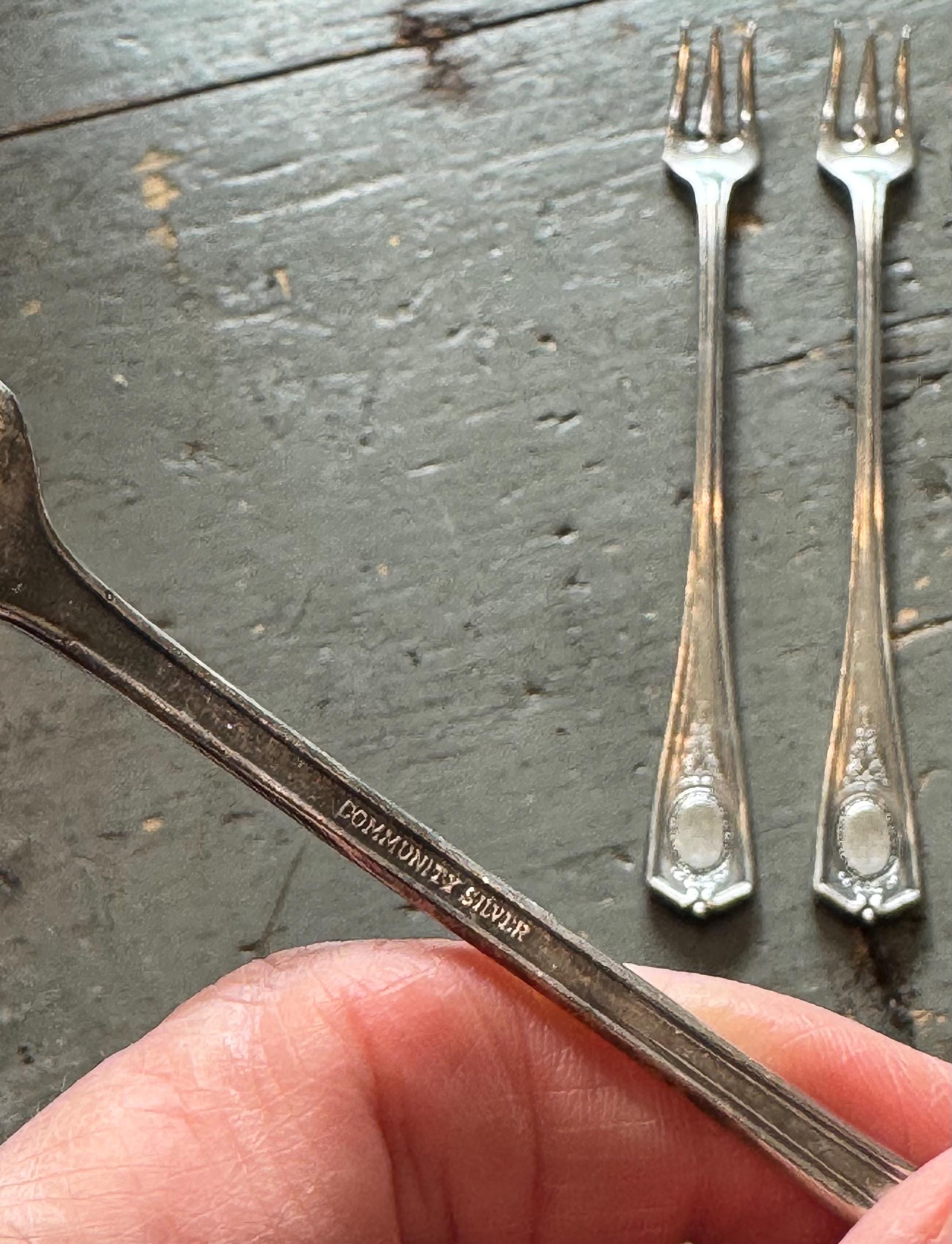 Set of 4 Community Silver Triple Plus Plate Seafood Cocktail Oyster Forks