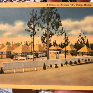 Fabelhafte antike Leinen Postkarte A Scene on Avenue B, Camp Shelby in Mississippi