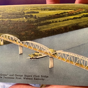 Belle carte postale colorisée antique de The Delta Queen et George Rogers Clark Bridge Tennessee River dans le Kentucky