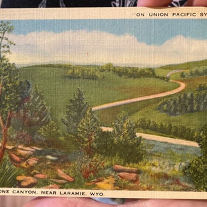 Belle carte postale antique de linge de « On Union Pacific System », Telephone Canyon près de Laramie, Wyoming