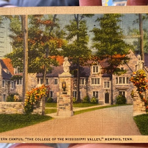 Wunderschöne Antike Leinen Postkarte vom Southwestern College of the Mississippi Valley in Memphis, Tennessee