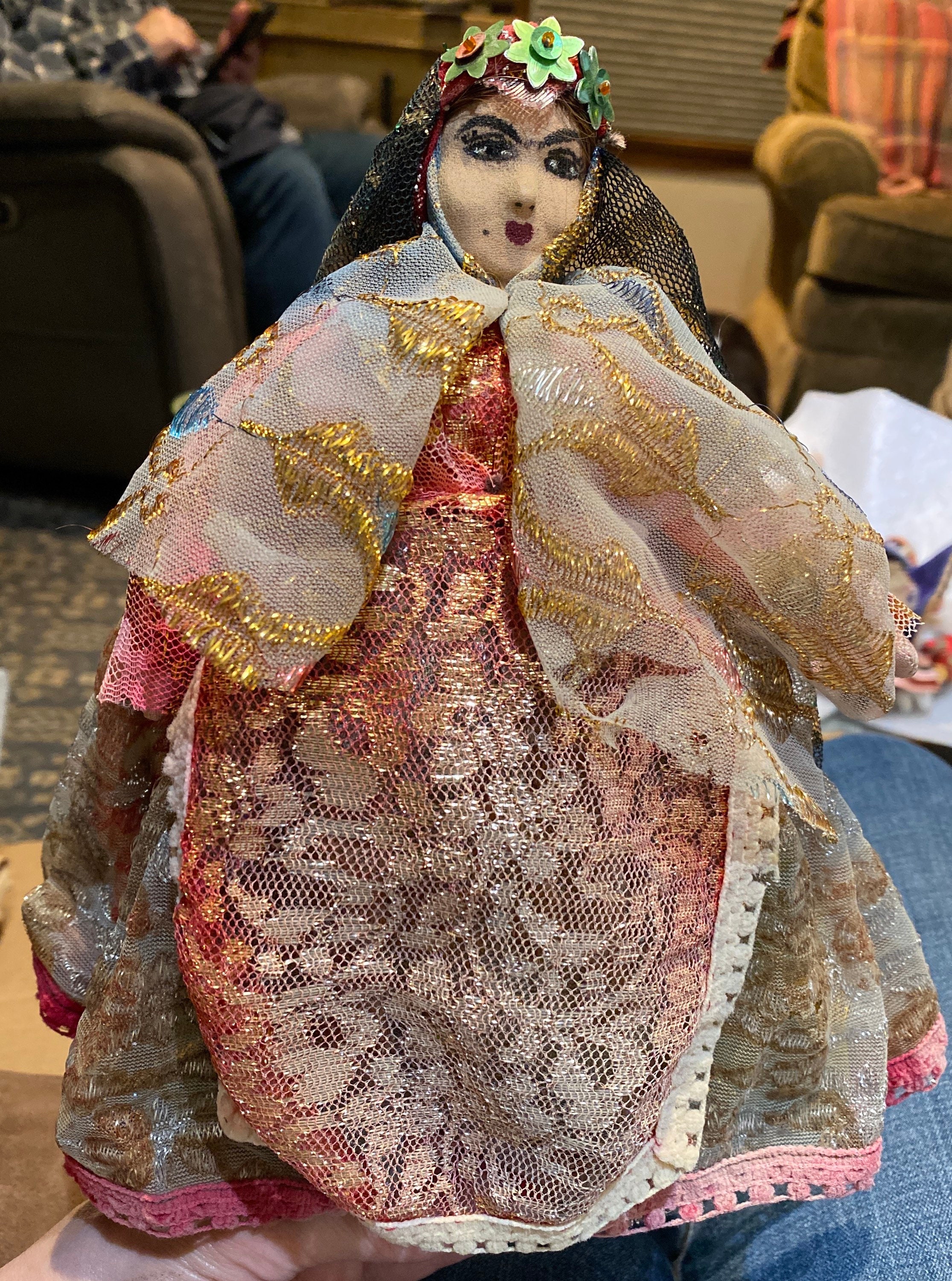 Belle poupée femme peinte à la main artisanale du Moyen-Orient