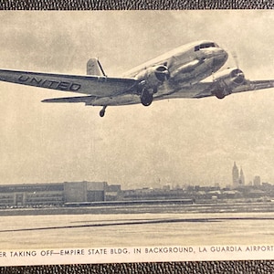 Splendida cartolina RPPC Real Photo degli anni '40 del decollo del mainliner - Empire State Building a La Guardia Field a New York