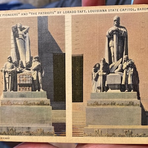 Wunderschöne Antike Leinen Postkarte der Pioniere und Der Patrioten von Lorado Taft, Louisiana State Capitol in Baton Rouge, Louisiana