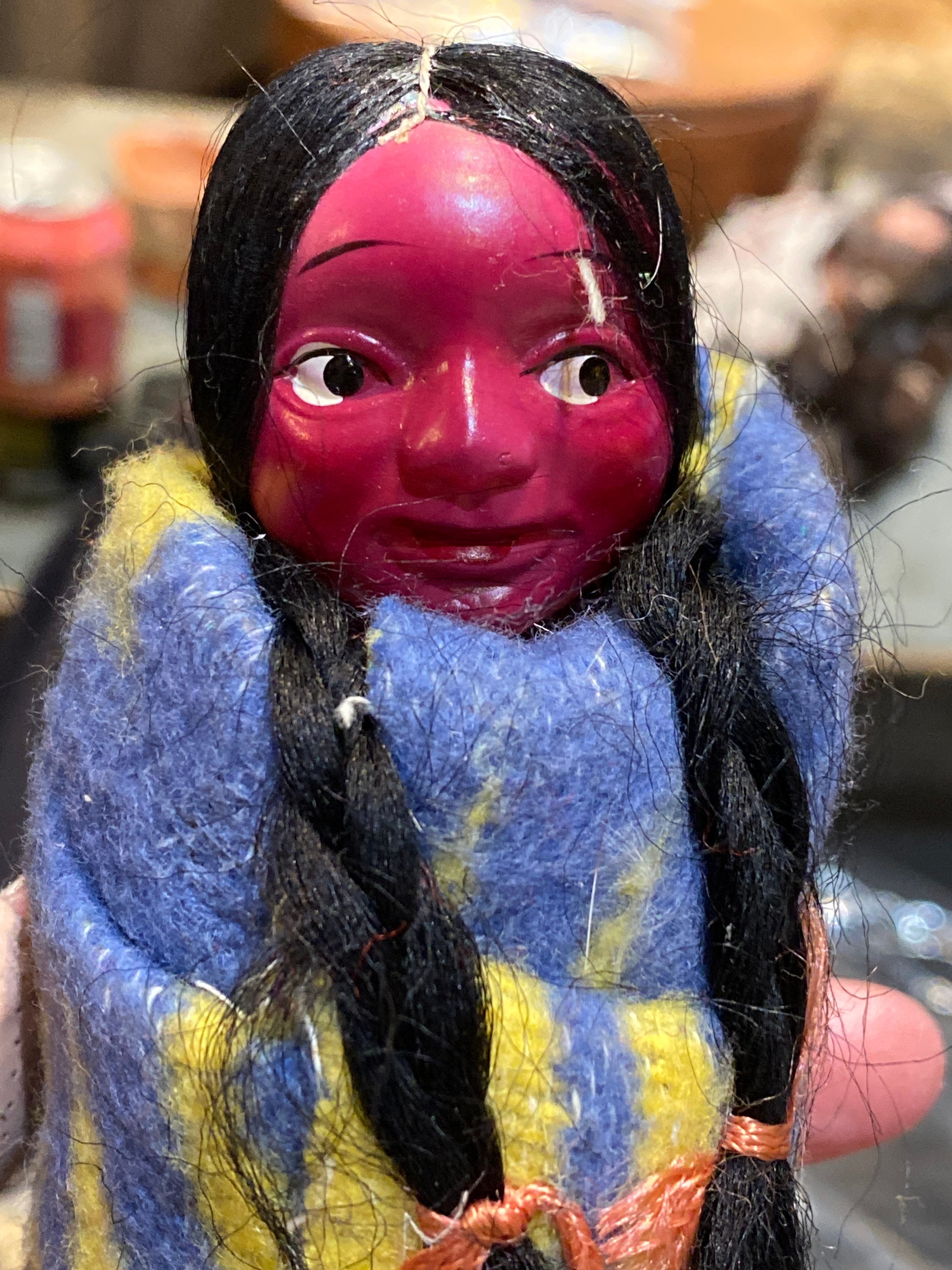 Poupée Amérindienne Skookum – Costume Traditionnel, 16,5 Cm, Bon état