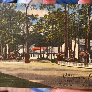 Belle carte postale en lin antique de Whispering Pines Hotel and Cottages sur US No 13 à Accomac, Virginie