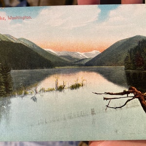 Belle carte postale colorisée antique de Cedar Lake près du mont Rainier, Washington