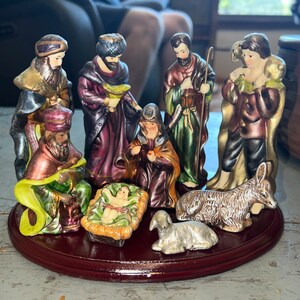 Darling Vintage Handpainted Metallic Paint Nativity Crèche
