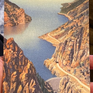 Wunderschöne Antike Leinen Postkarte von Shoshone Dam und See an der Cody Road zum östlichen Eingang des Yellowstone National Park