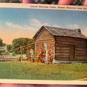 Bella cartolina di lino antico di "Lincoln Marriage Cabin, Pioneer Memorial State Park in Kentucky"