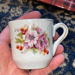 ダーリン リトル デミタス フローラル アンティーク カップ 2-1/4” x 2-3/4”