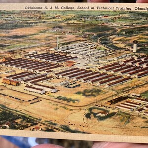 Antike Leinen Postkarte von Oklahoma A&M College, School of Technical Training in Okmulgee, Oklahoma