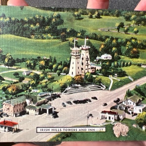 Lindo cartão postal de linho antigo de Irish Towers and Inn em Lenawee County, Michigan