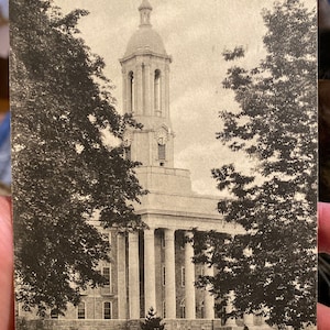 Schöne antike Leinen Postkarte vom Tower of Old Main Pennsylvania State College im Jahr 1936