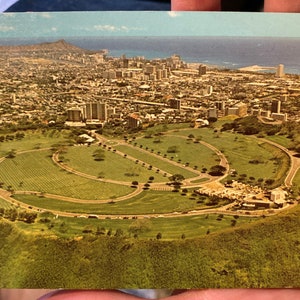 Belle carte postale RPPC Real Photo des années 1940 du Mémorial national du Pacifique à Honolulu, Hawaï